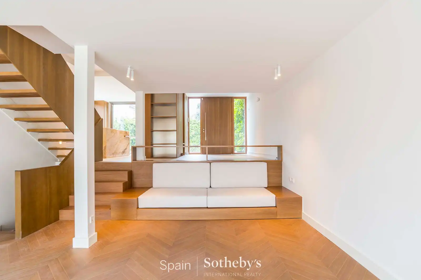 Sala d'estar de Casa adosada de lloguer en Madrid amb Aire condicionat, Calefacció i Jardí privat