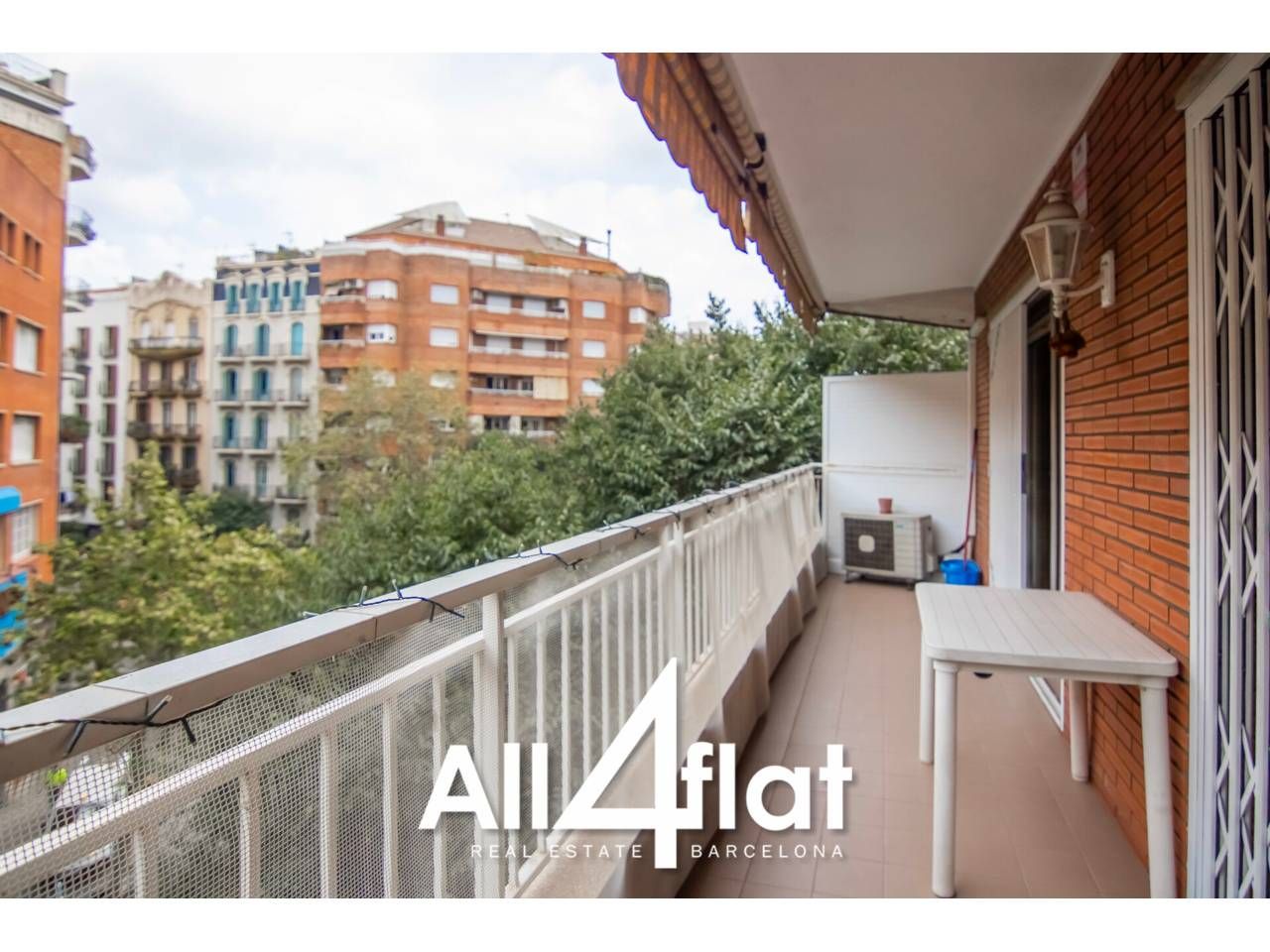 Vista exterior de Pis de lloguer en  Barcelona Capital amb Aire condicionat, Parquet i Terrassa