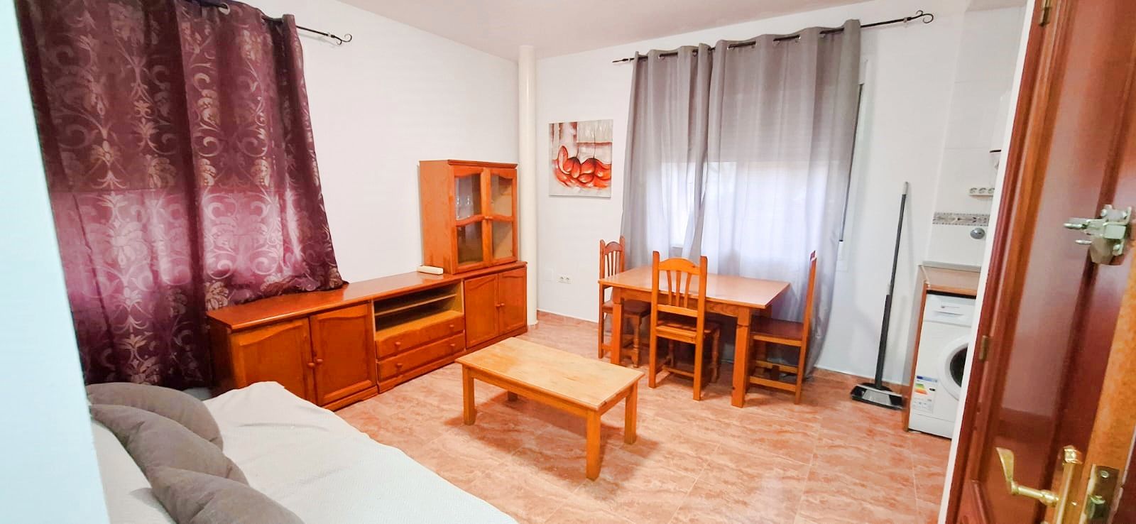 Dormitori de Pis de lloguer en Málaga Capital amb Aire condicionat, Terrassa i Moblat