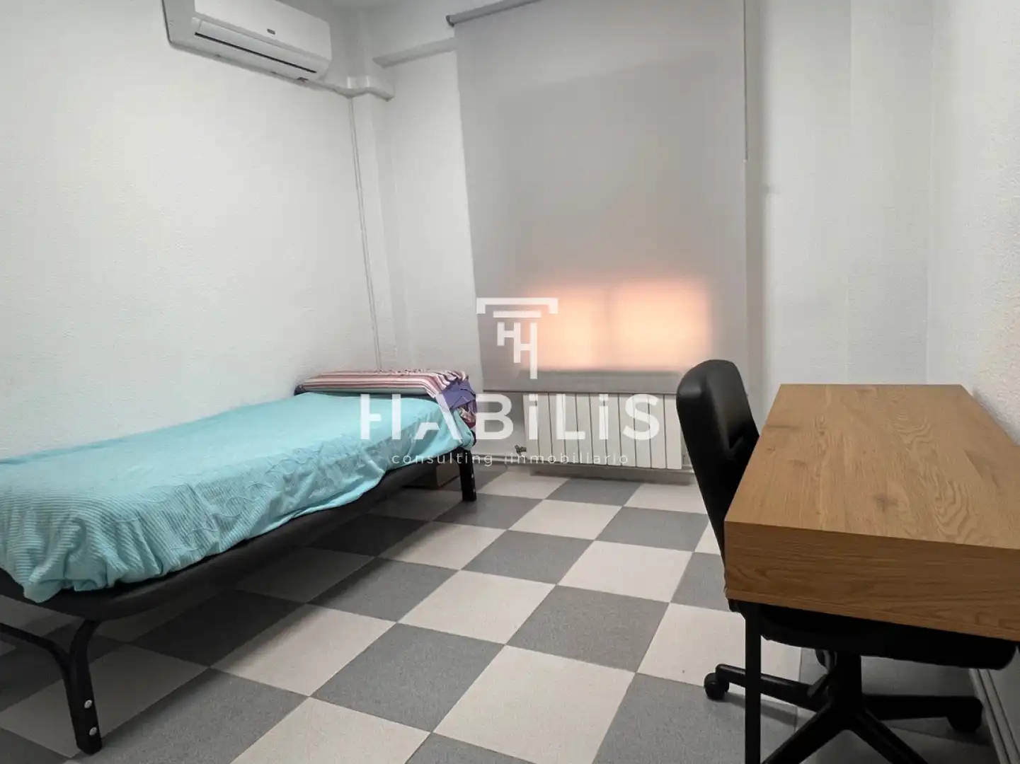 Bedroom of Flat for rent in Toledo  with Air Conditioner, Heating and Furnished