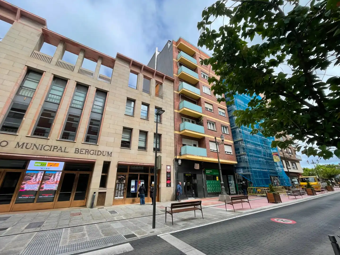 Vista exterior de Piso en venta en Ponferrada con Calefacción, Terraza y Trastero