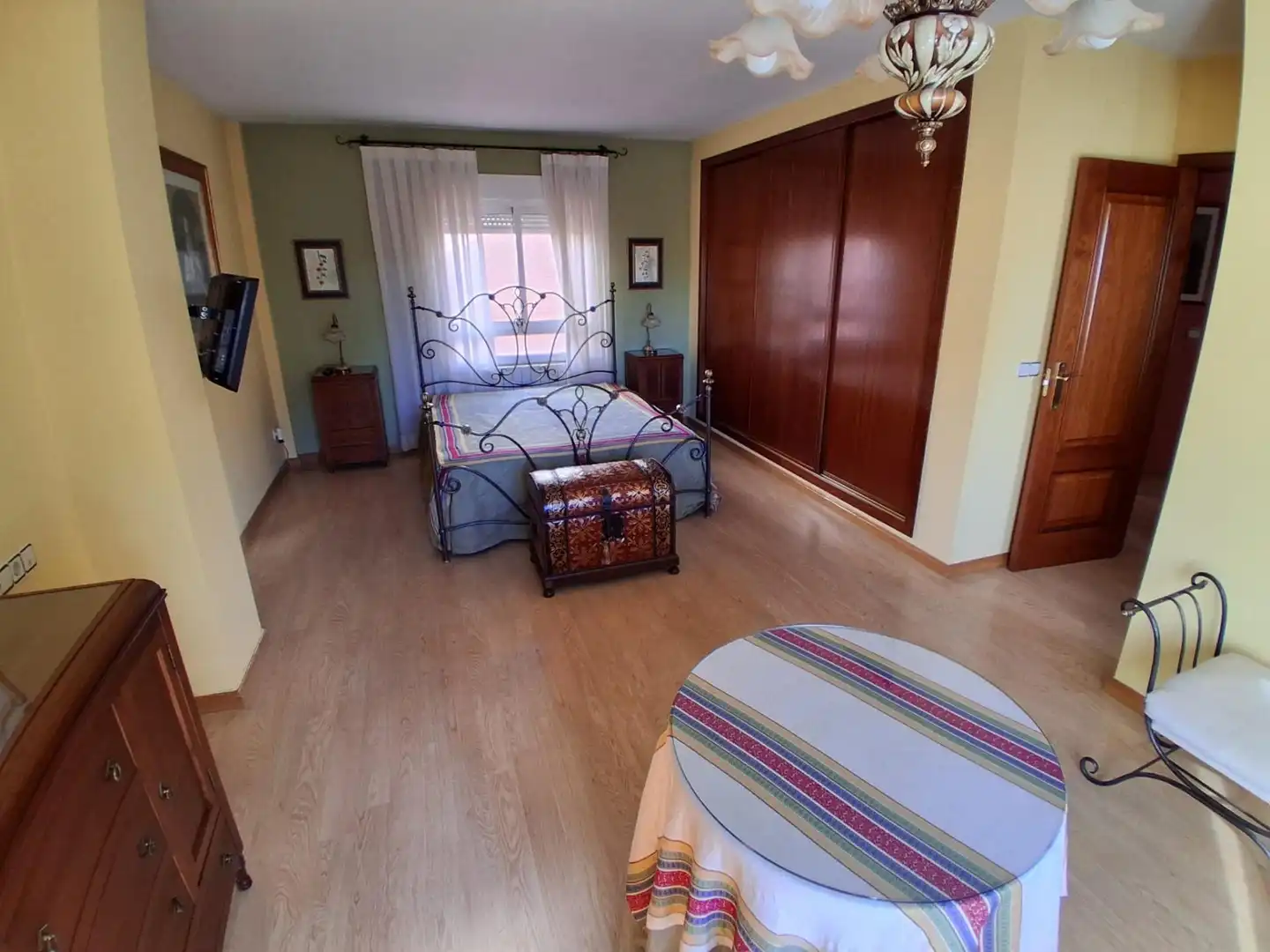 Habitación de Casa adosada en venta en Albacete con Aire acondicionado, Calefacción y Jardín privado