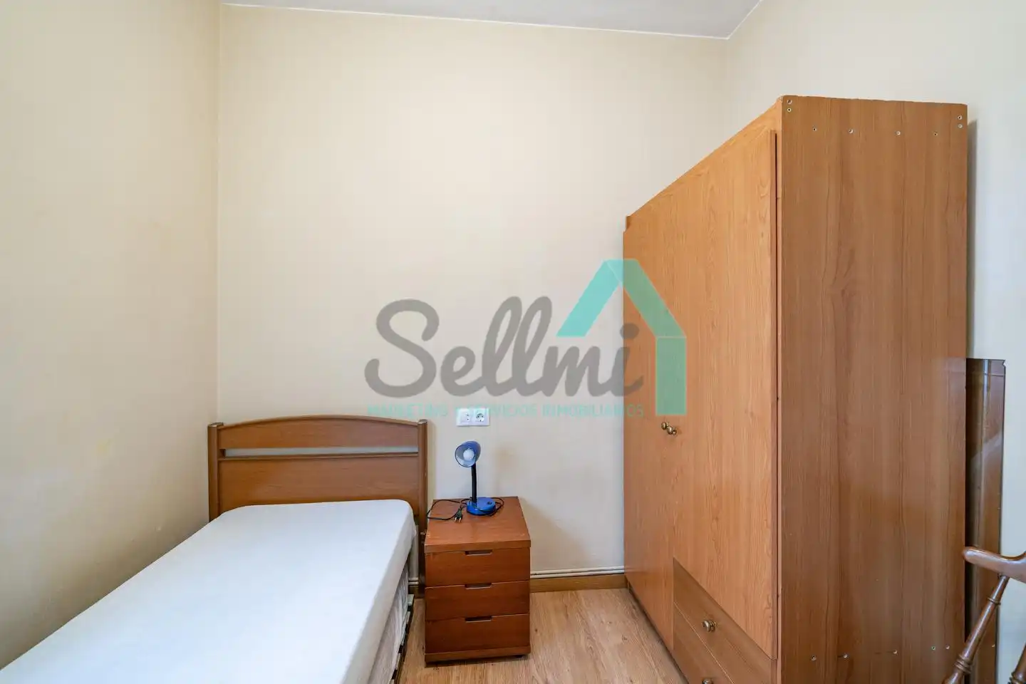Bedroom of Flat for share in Este