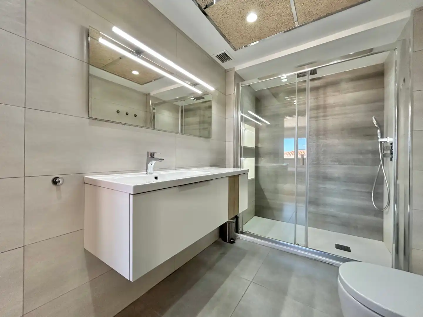 Bathroom of Apartments for sale in Málaga  with Air Conditioner, Terrace and Storage room
