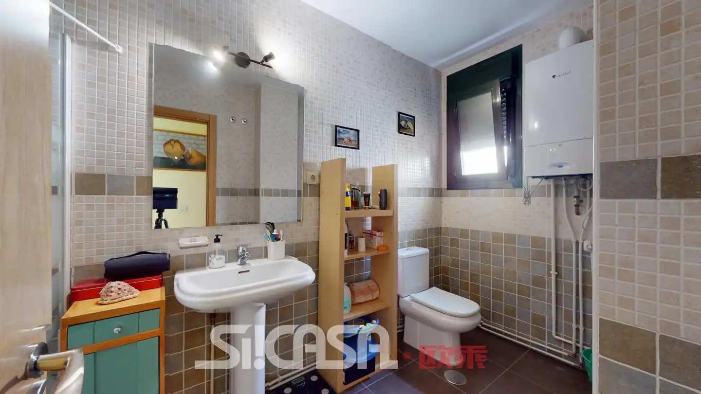 Bathroom of Flat for sale in Esquivias  with Air Conditioner, Heating and Storage room