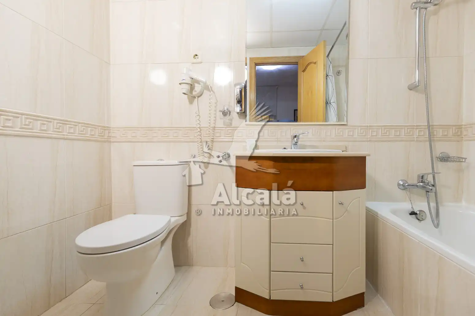 Baño de Piso en venta en Alcalá de Henares con Aire acondicionado y Calefacción
