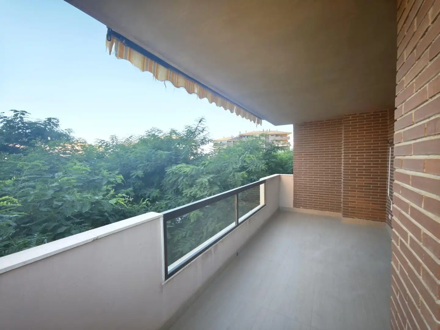 Piso con piscina en venta en Garbinet - Vistahermosa, imagen 2