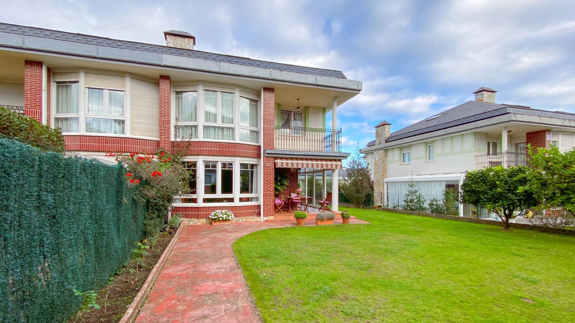 Exterior view of Single-family semi-detached for sale in Santa Cruz de Bezana  with Heating, Private garden and Storage room