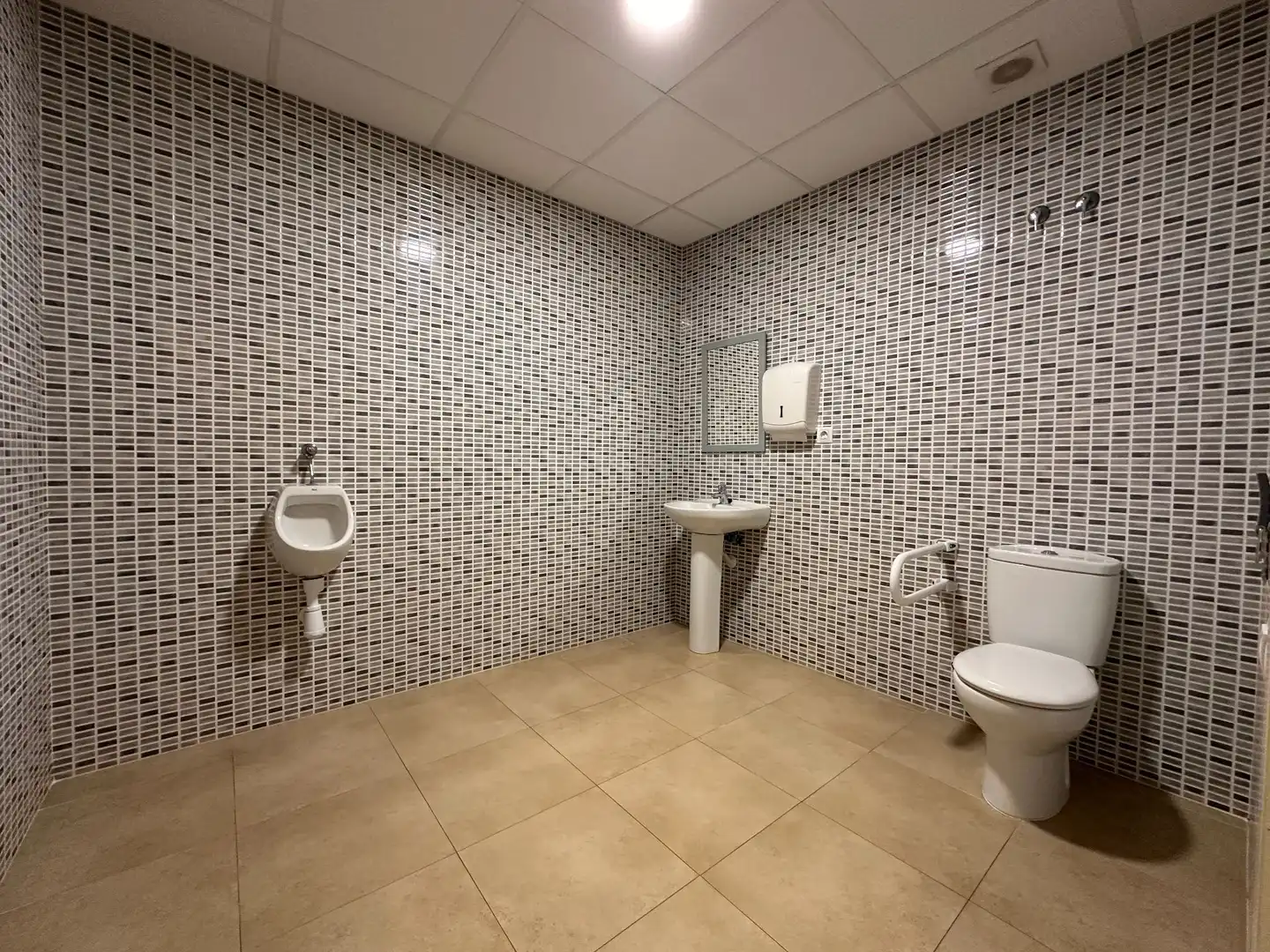 Bathroom of Commercial properties for rent in Ontinyent  with Air Conditioner