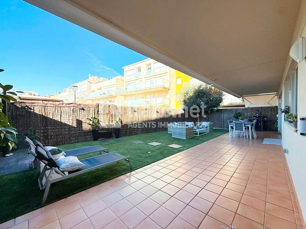Terraza de Planta baja en venta en Cubelles con Aire acondicionado, Calefacción y Jardín privado