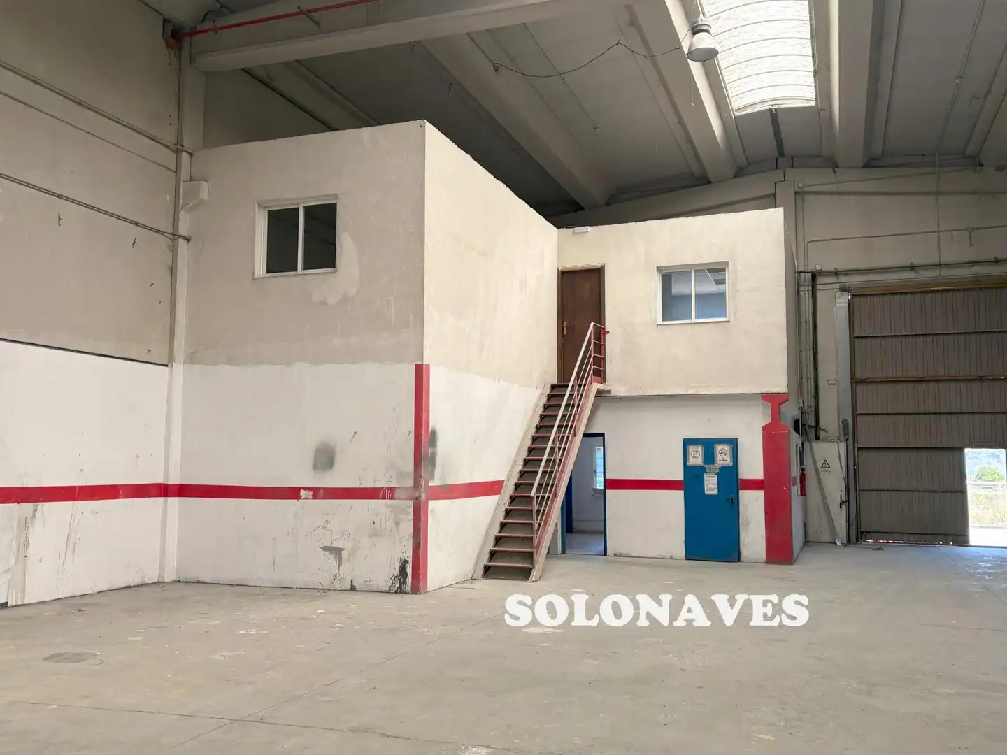 Vista exterior de Nave industrial de alquiler en Pinseque