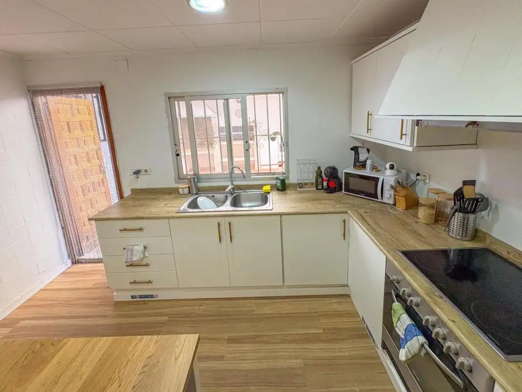 Casa rústica con terraza en venta en Carrer les Amèriques, imagen 7