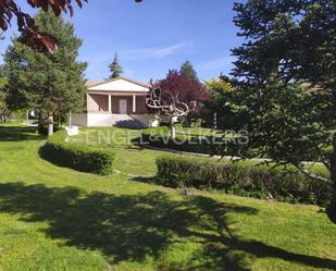 Vista exterior de Casa o xalet en venda en Ávila Capital amb Terrassa i Piscina