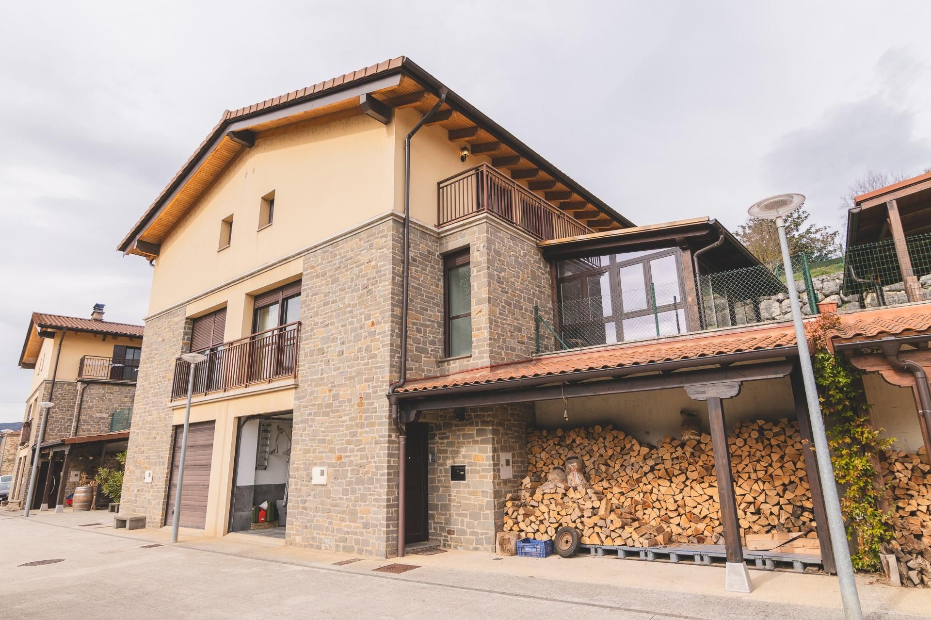 Exterior view of Single-family semi-detached for sale in Esteribar  with Heating, Private garden and Parquet flooring