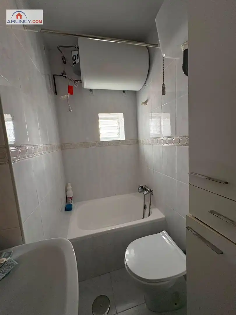Badezimmer von Wohnung zur Miete in Sevilla mit Klimaanlage und Heizung