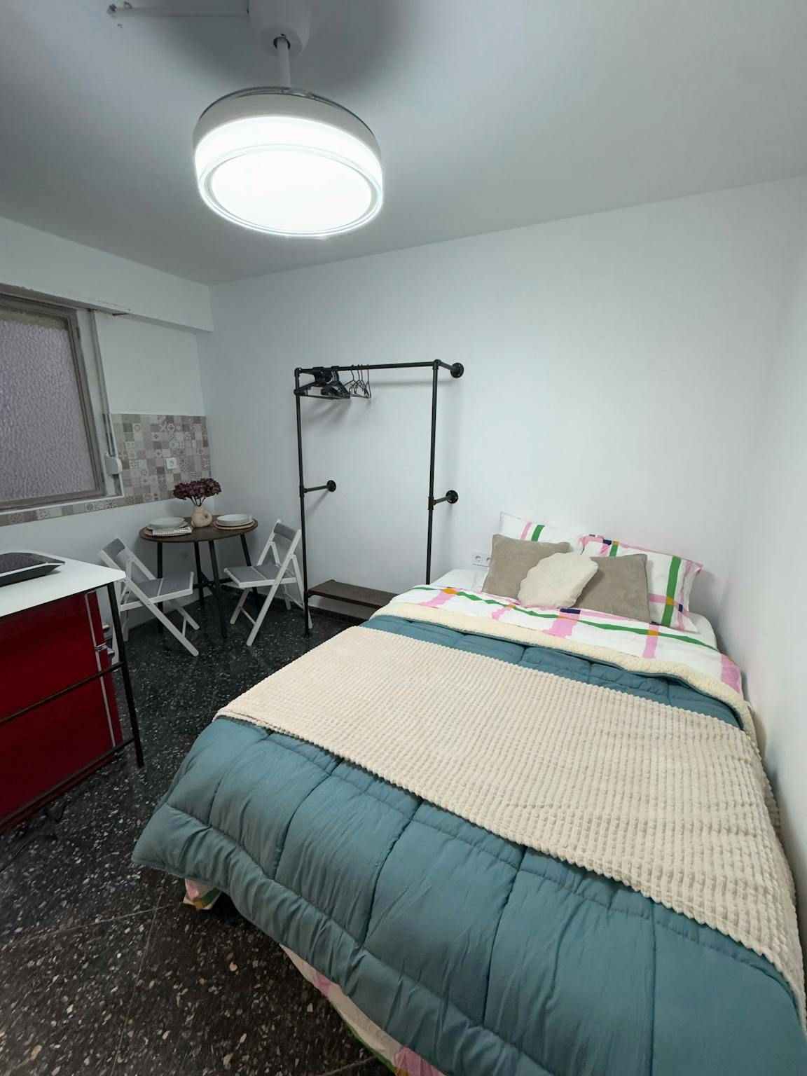 Bedroom of Flat to share in  Valencia Capital  with Furnished and Washing machine
