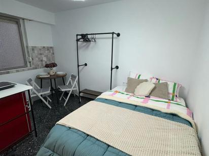Bedroom of Flat to share in  Valencia Capital  with Furnished and Washing machine