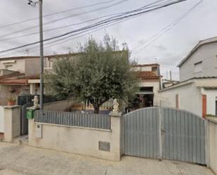 Vista exterior de Casa adosada en venda en Santa Oliva amb Jardí privat i Terrassa