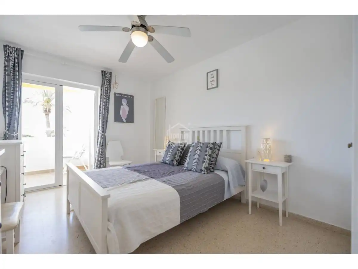 Dormitori de Apartament en venda en Es Migjorn Gran amb Terrassa i Moblat