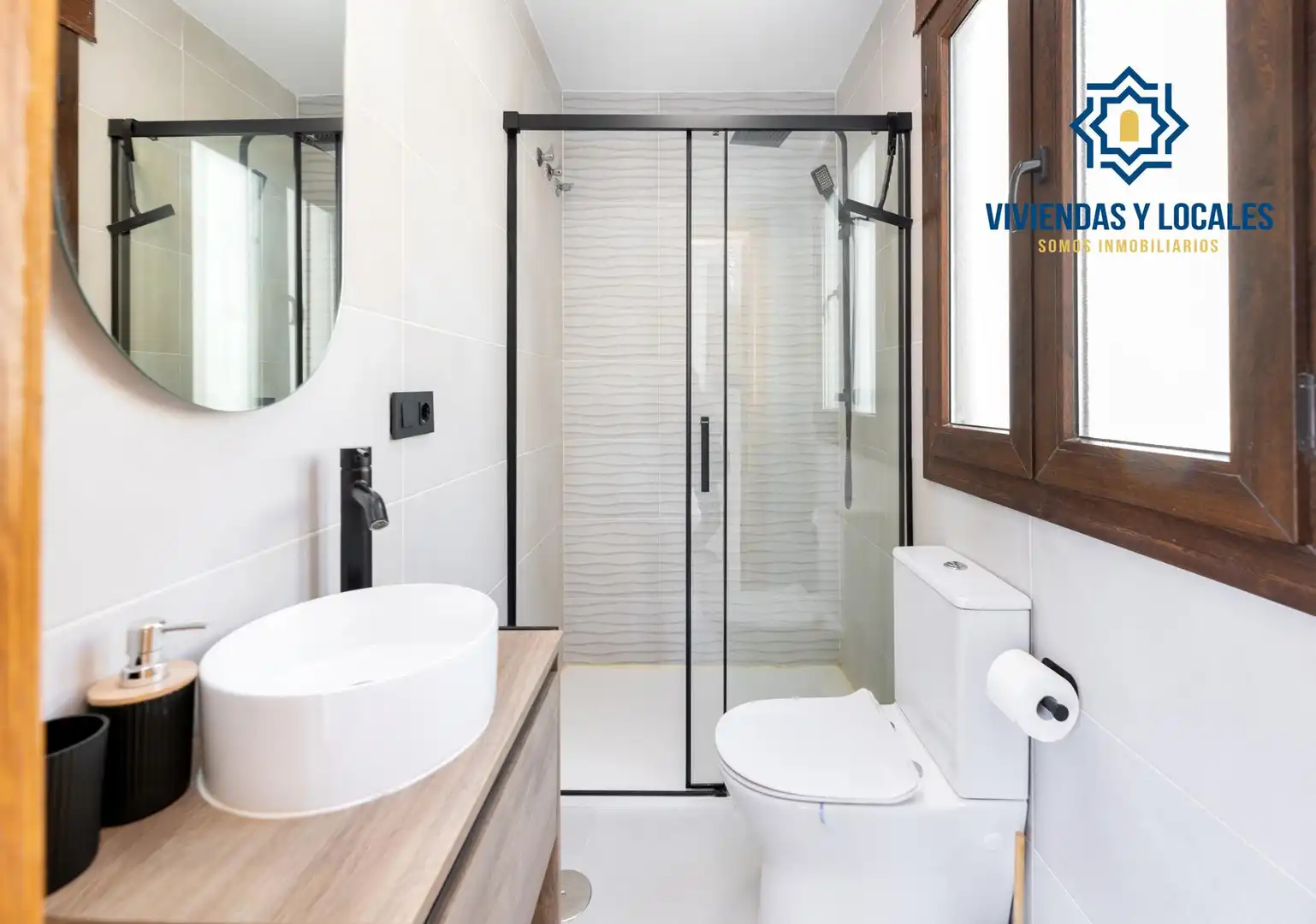 Bathroom of Attic for sale in Gójar  with Air Conditioner, Heating and Terrace