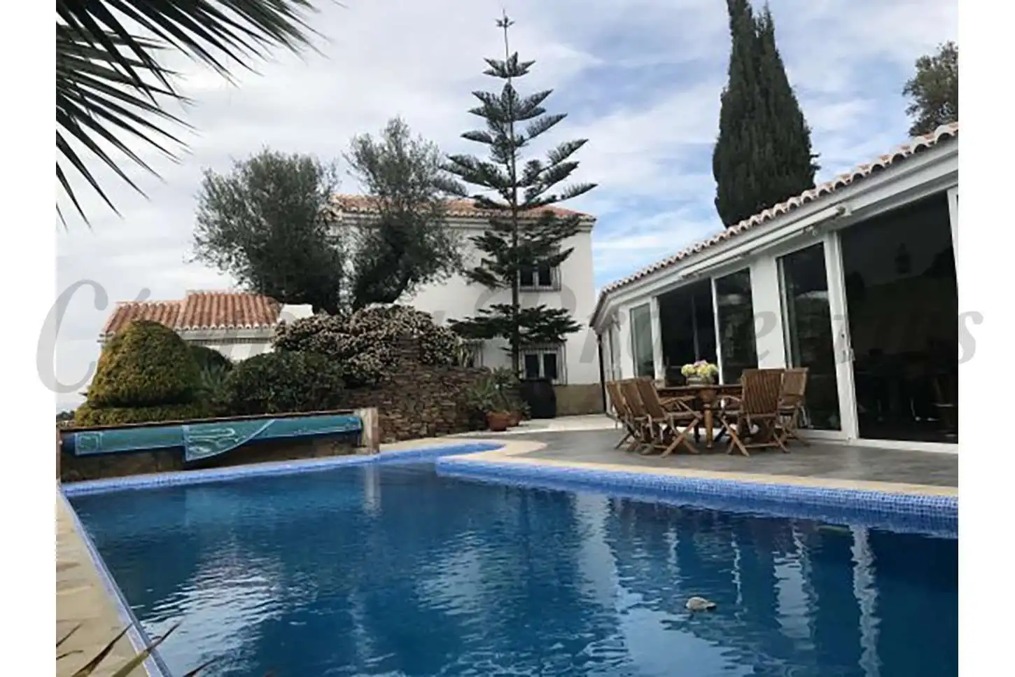 Casa con piscina en venta en Sayalonga