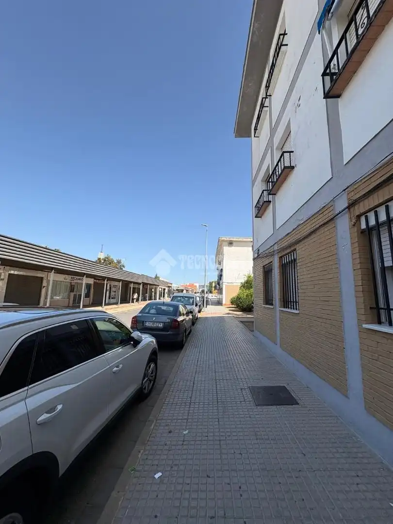 Exterior view of Flat for sale in La Rinconada  with Air Conditioner and Furnished