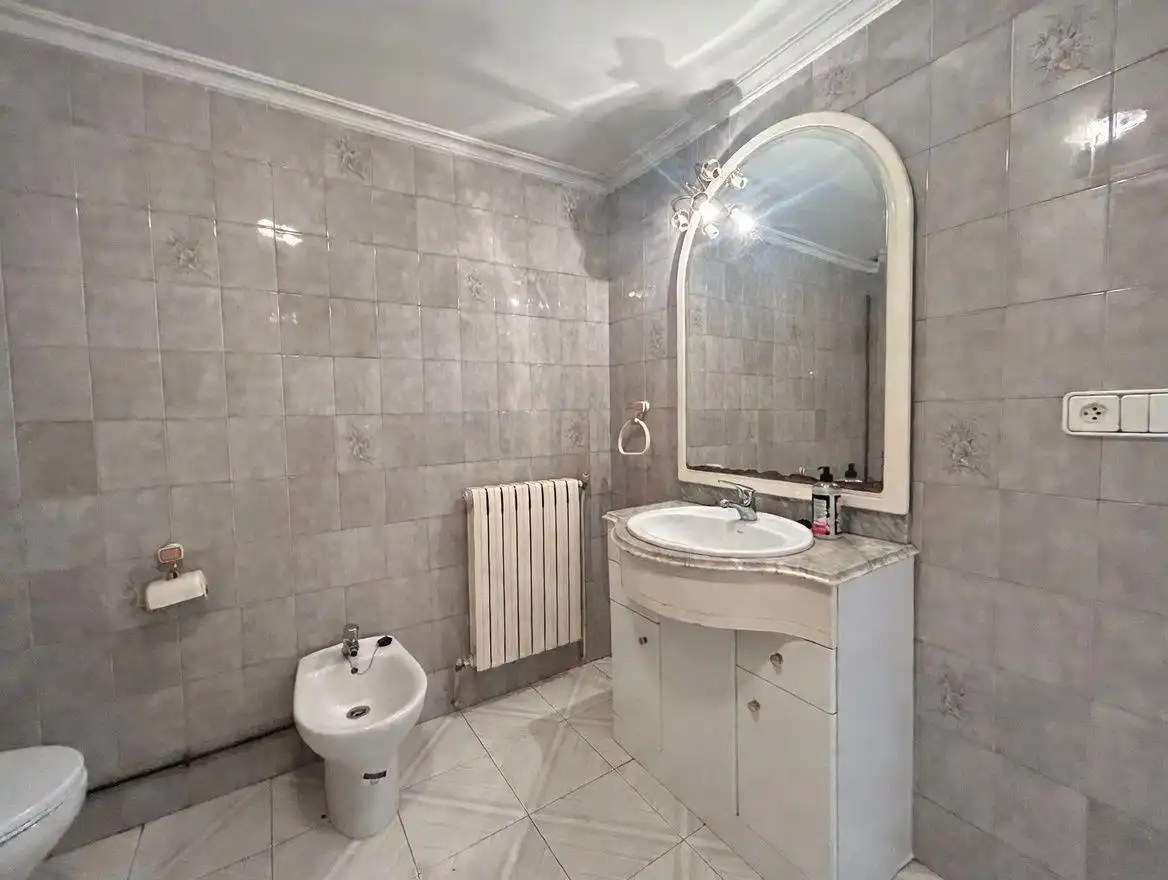 Badezimmer von Wohnung zum Verkauf in Tudela mit Klimaanlage, Heizung und Terrasse