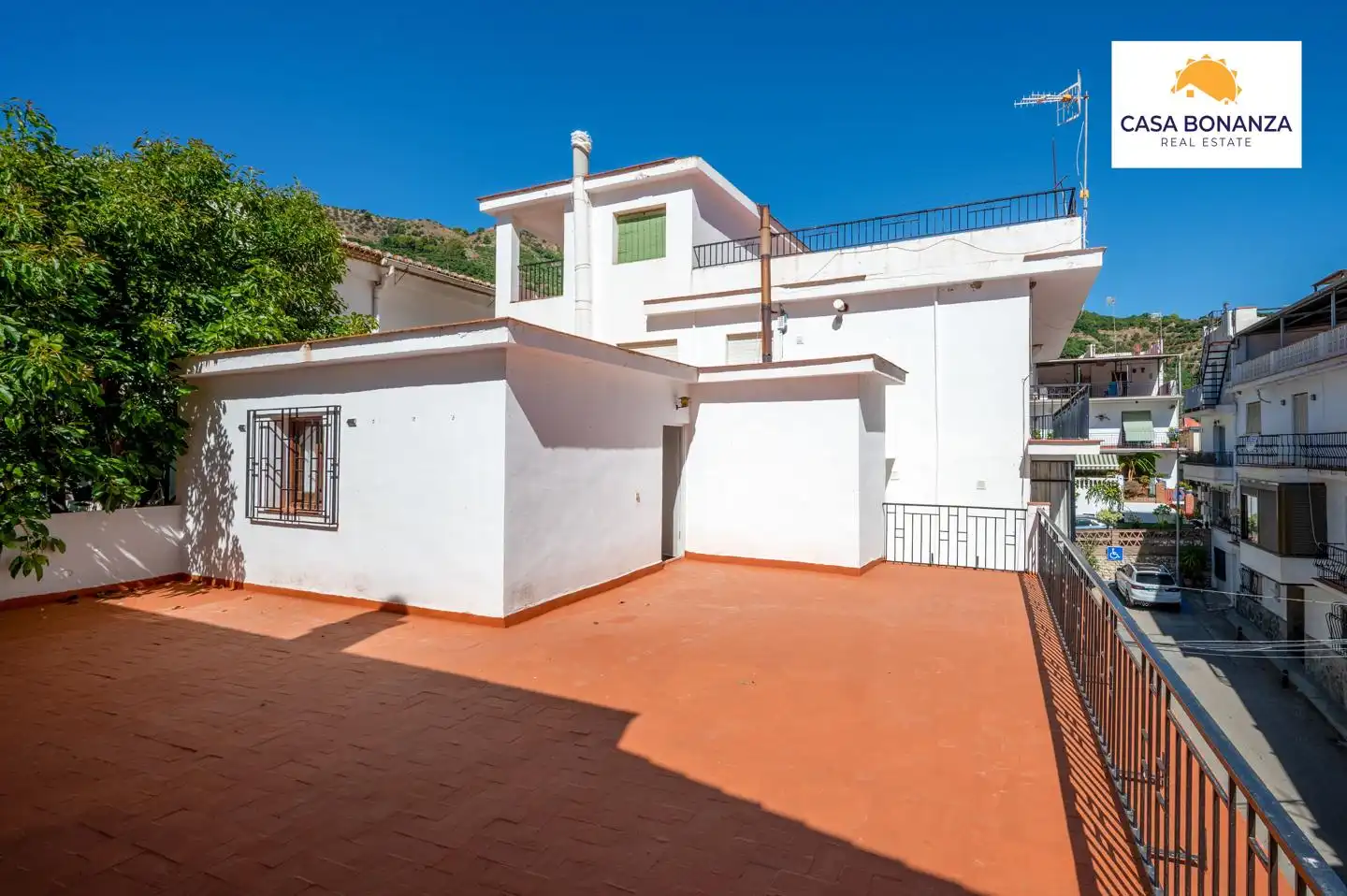 Exterior view of Houses for sale in Jete  with Private garden and Furnished
