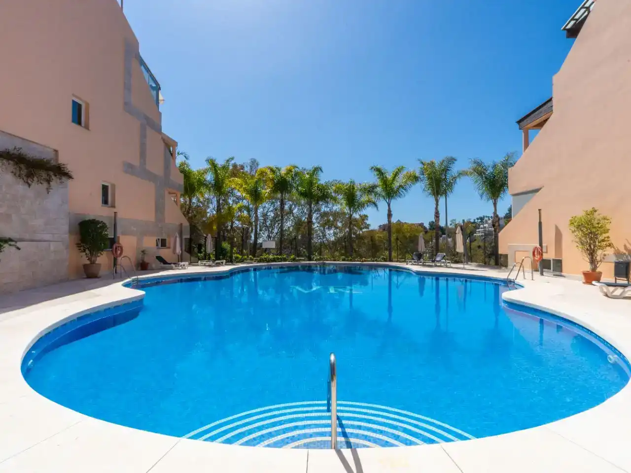 Piscina de Piso en venta en Marbella con Aire acondicionado, Terraza y Piscina
