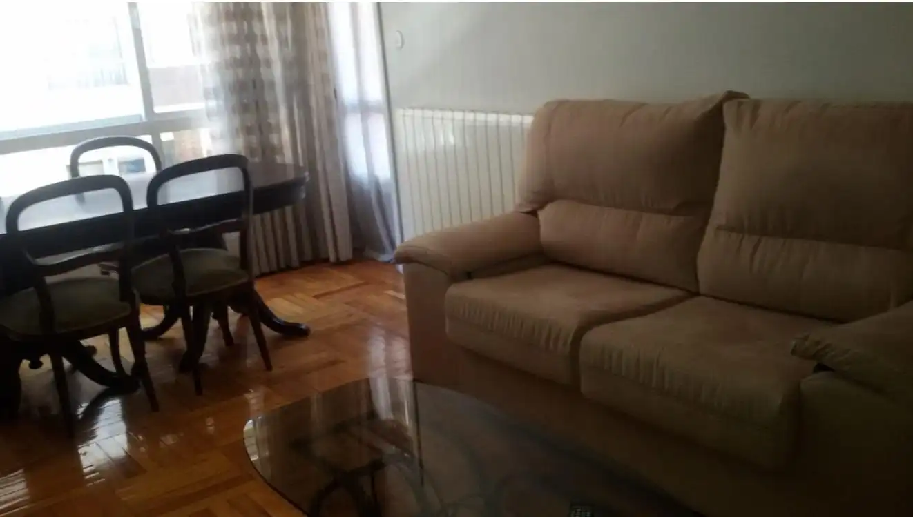 Sala d'estar de Pis en venda en Vigo  amb Calefacció, Terrassa i Moblat