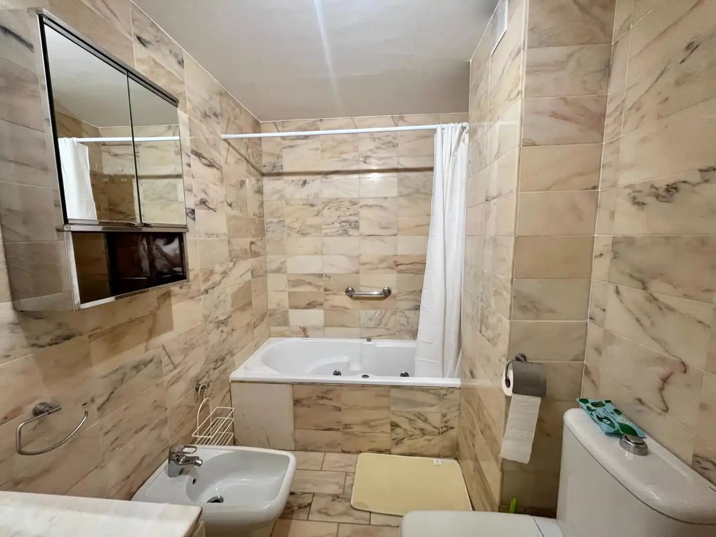 Bathroom of Flat for rent in Granada  with Air Conditioner, Heating and Furnished