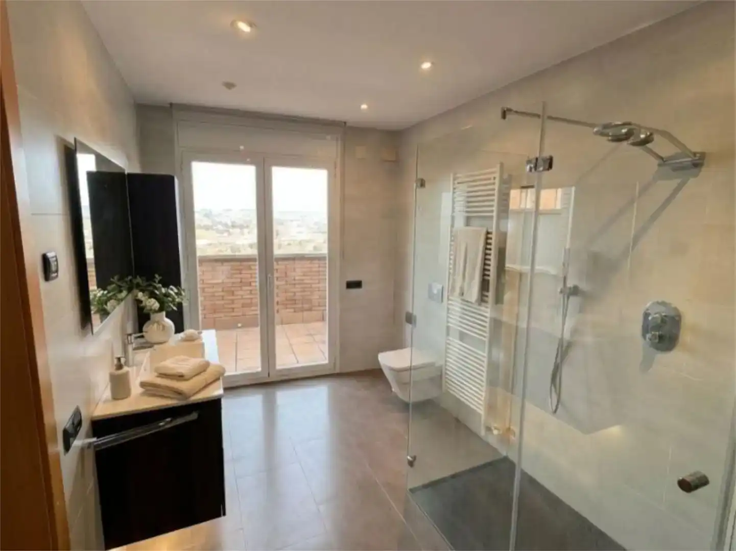Badezimmer von Wohnung zum Verkauf in Manresa mit Klimaanlage und Balkon