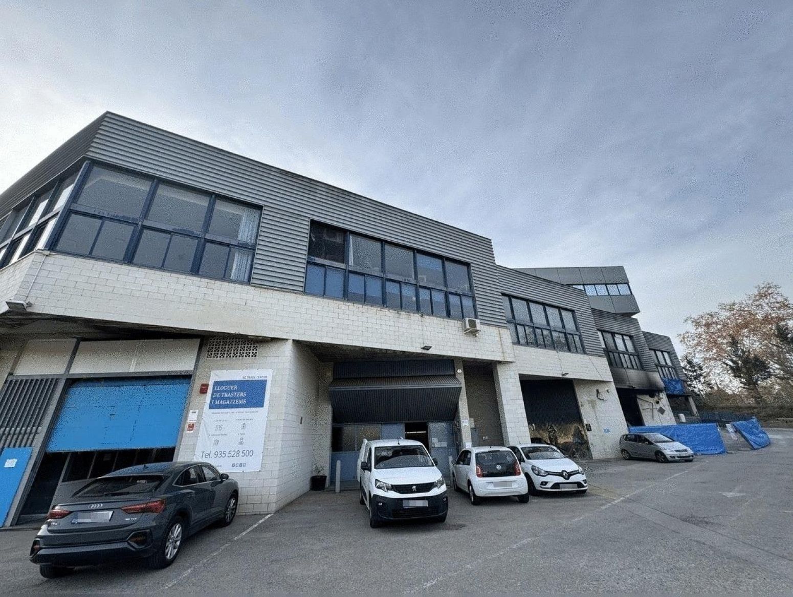 Vista exterior de Nau industrial de lloguer en Sant Cugat del Vallès