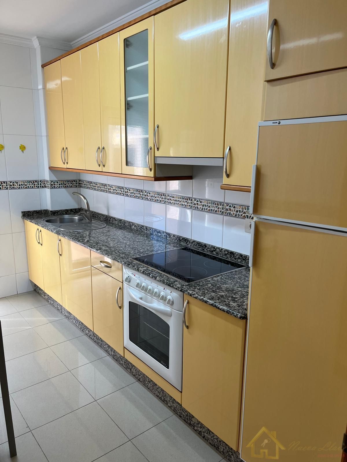 Cocina de Apartamento de alquiler en Lugo Capital con Calefacción, Trastero y Amueblado