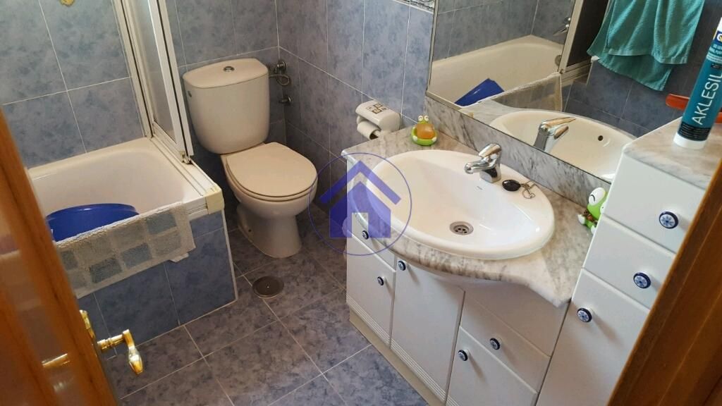 Bathroom of Apartment for sale in Vigo   with Heating and Furnished