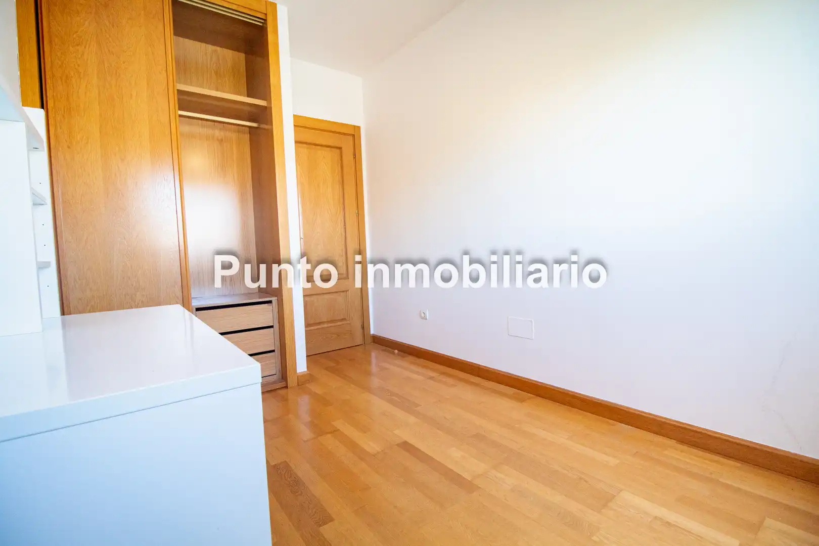 Bedroom of Flat for sale in Arroyo de la Encomienda  with Heating, Parquet flooring and Storage room