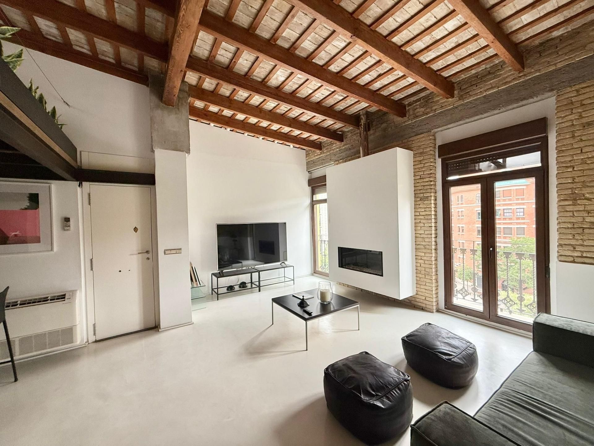 Sala d'estar de Dúplex de lloguer en  Valencia Capital amb Aire condicionat i Balcó