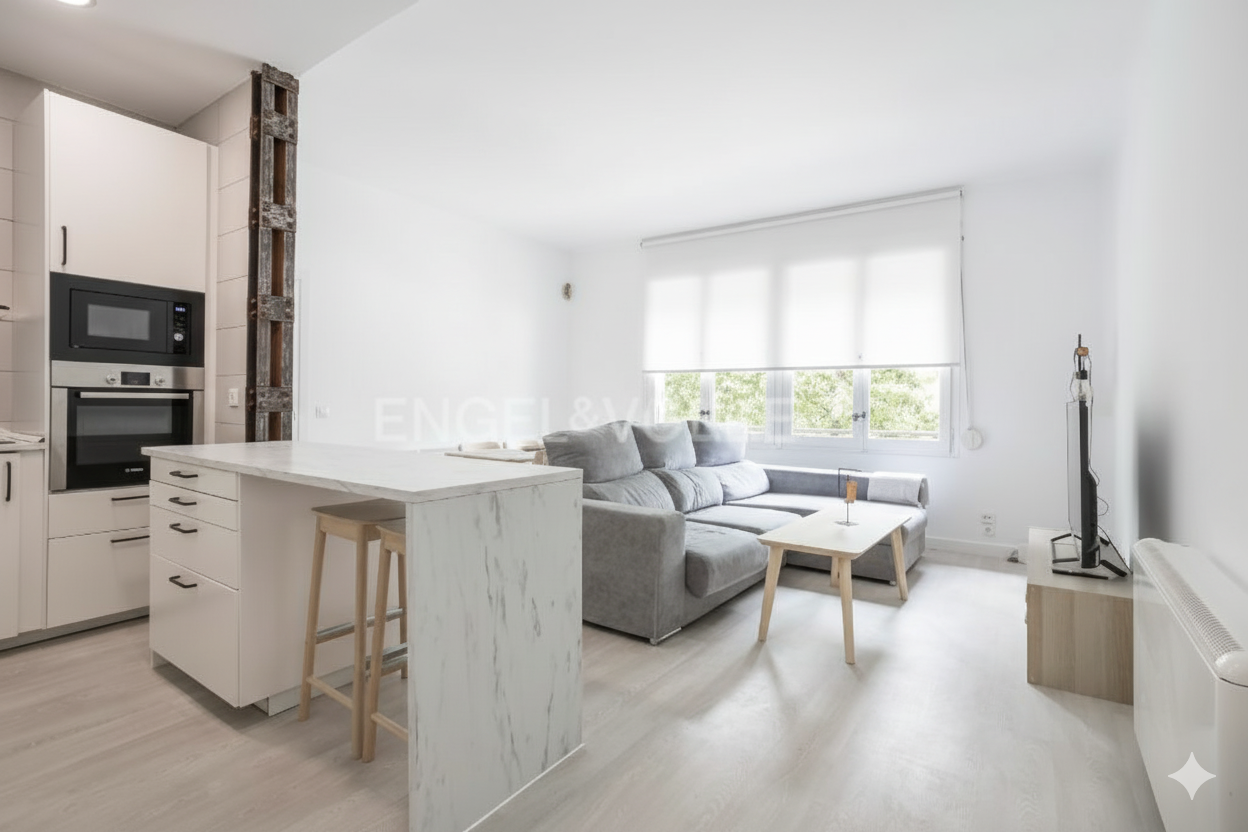 Living room of Apartment to rent in  Madrid Capital  with Heating, Parquet flooring and Furnished