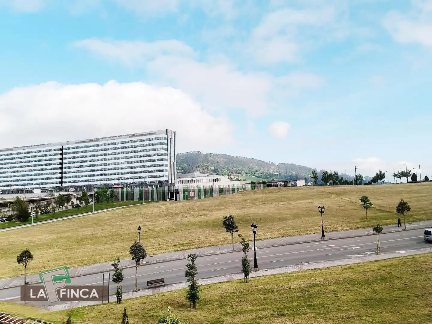 Vista exterior de Pis en venda en Oviedo  amb Calefacció i Moblat