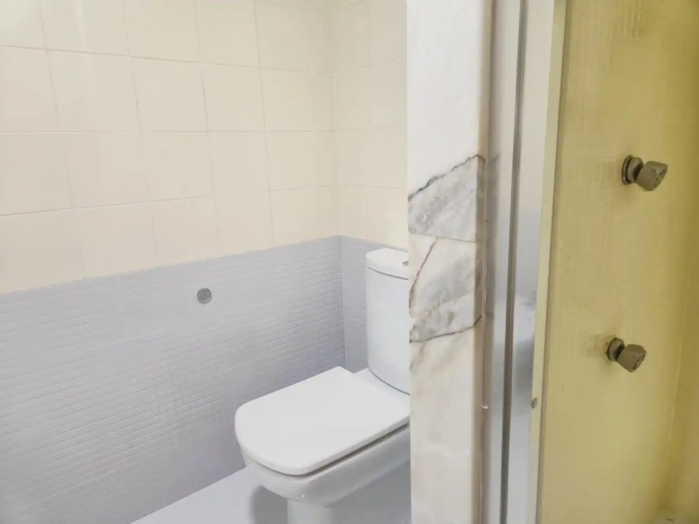 Baño de Piso de alquiler en Aldaia con Aire acondicionado, Trastero y Piscina comunitaria