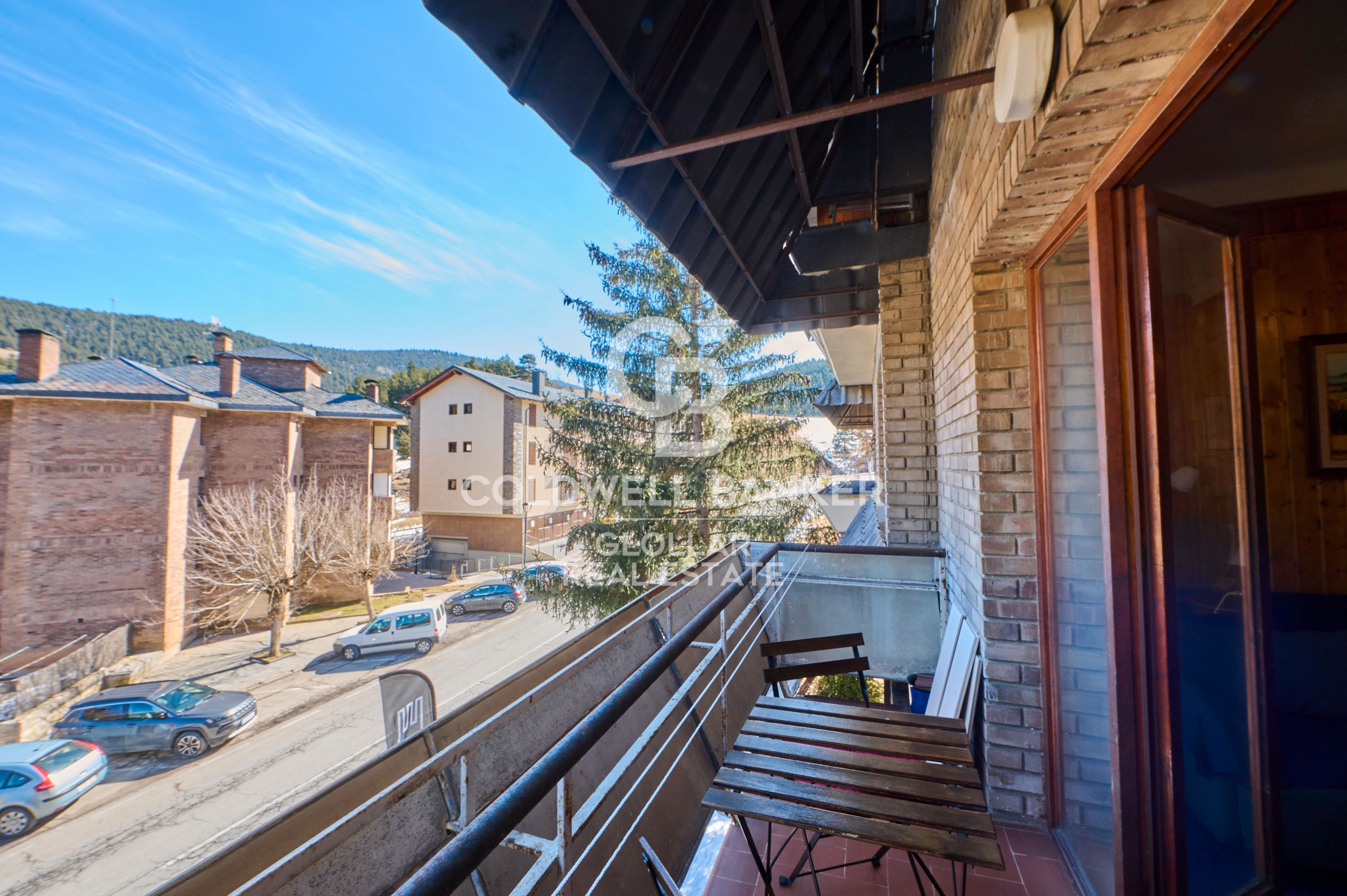 Vista exterior de Apartamento en venta en Alp con Parquet, Terraza y Trastero