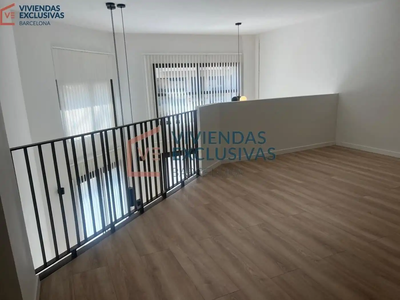 Dúplex en venta en Barcelona con Parquet, Balcón y Alarma