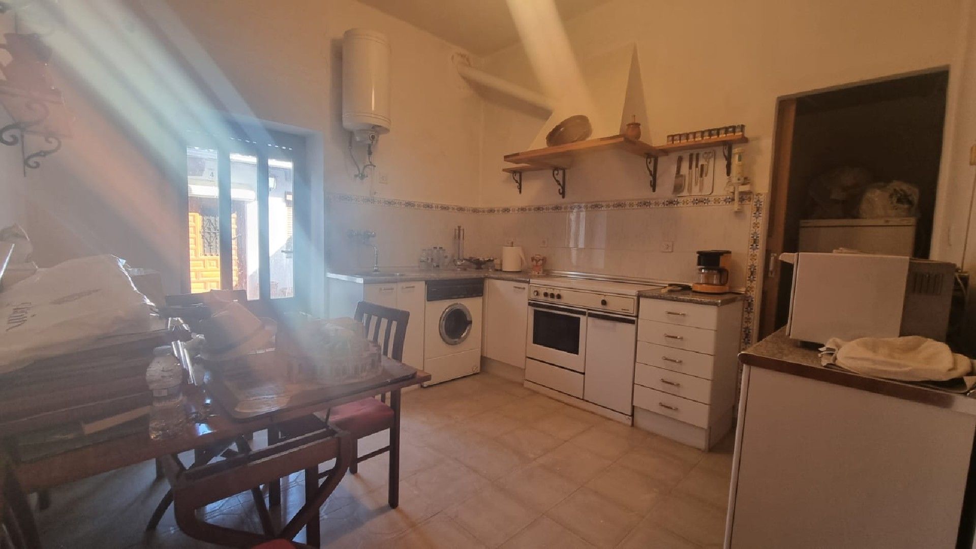 Cuina de Casa o xalet en venda en Venta de Baños amb Terrassa i Moblat