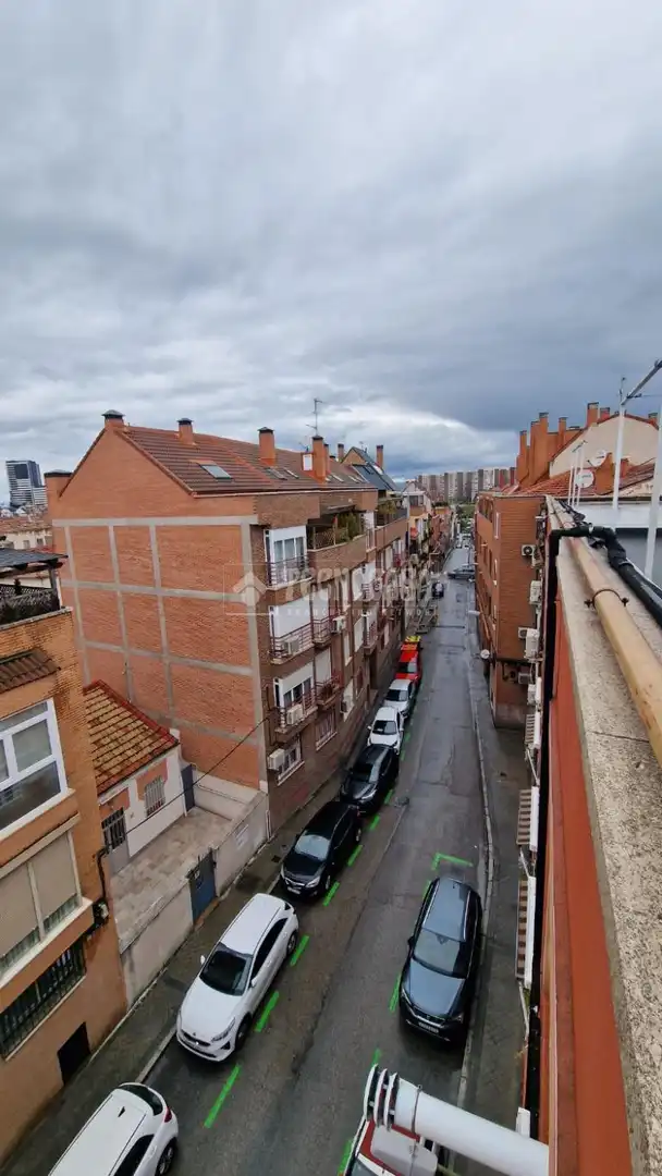 Vista exterior de Piso en venta en Madrid con Calefacción