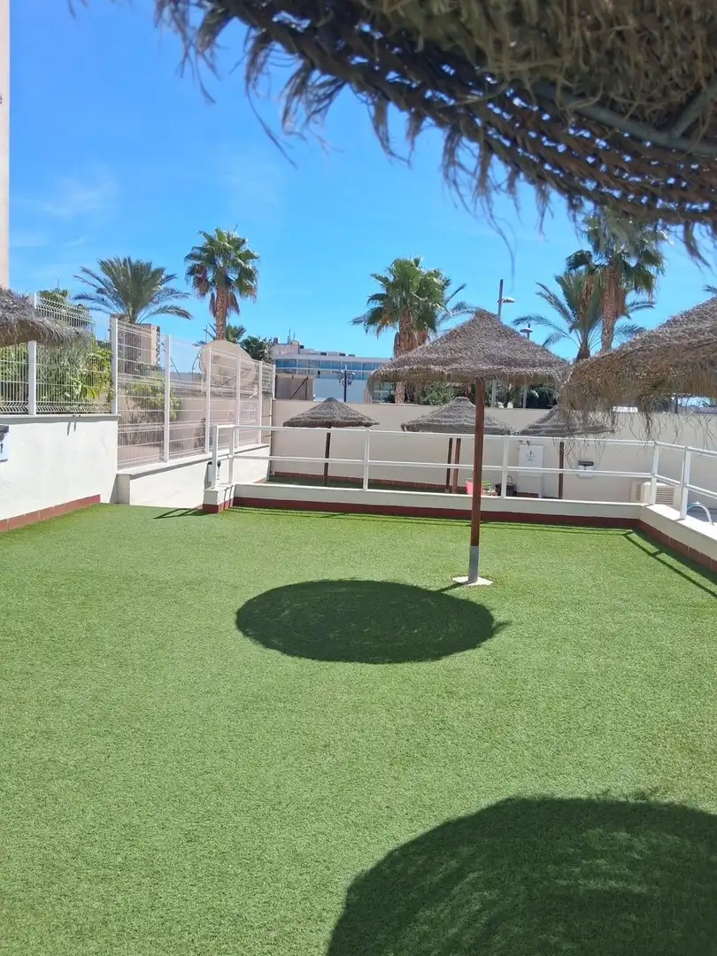 Terrassa de Apartament en venda en Roquetas de Mar amb Aire condicionat, Terrassa i Moblat