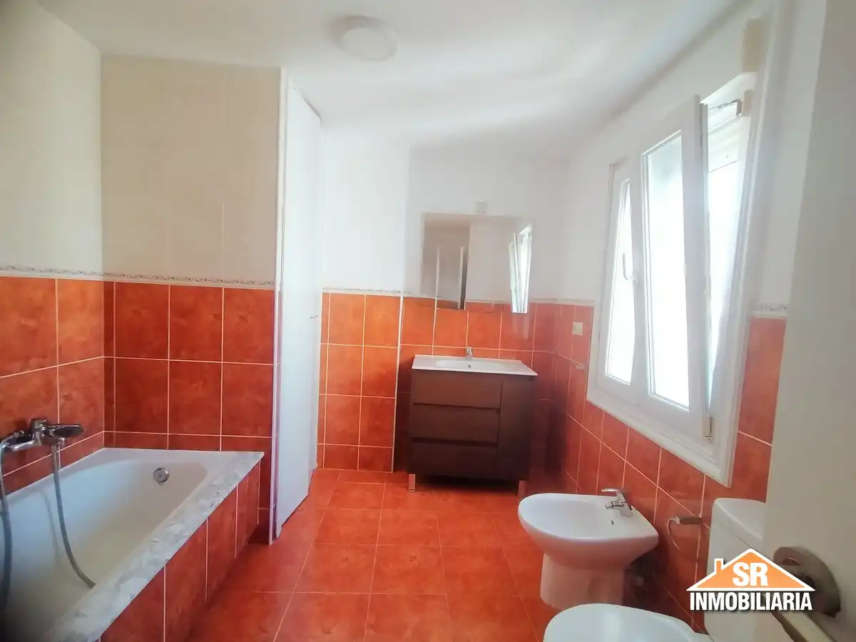 Bathroom of Flat for rent in A Coruña Capital   with Furnished, Oven and Washing machine