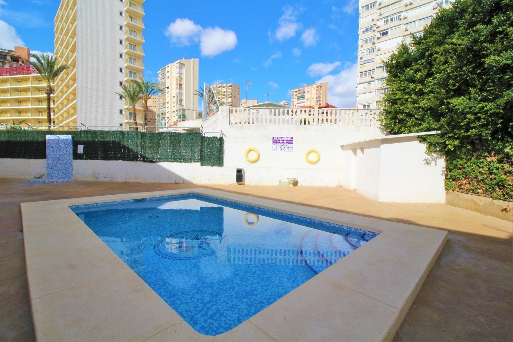 Swimming pool of Apartment for sale in Benidorm  with Air Conditioner, Heating and Private garden