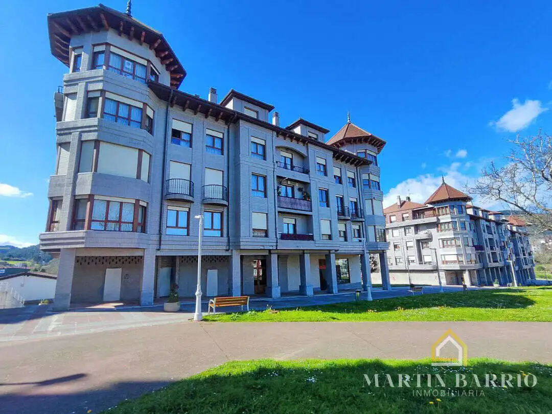 Außenansicht von Wohnung zum Verkauf in Muskiz mit Heizung, Privatgarten und Terrasse