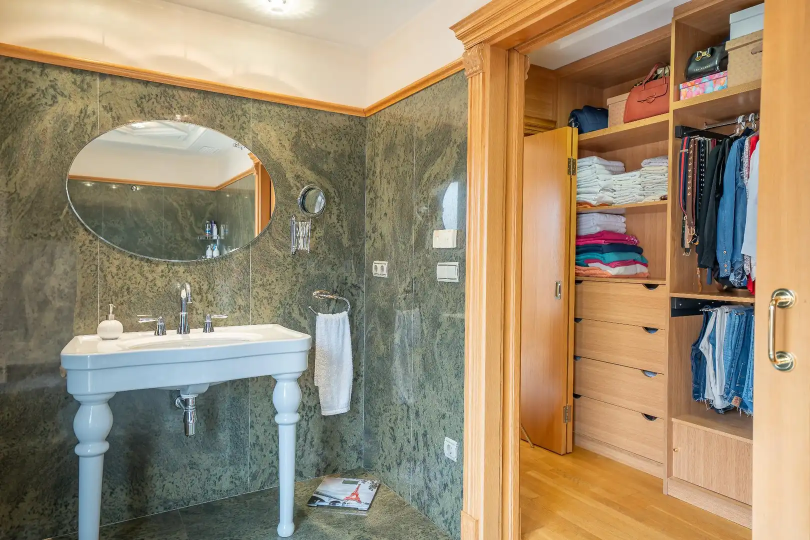 Badezimmer von Einfamilien-Reihenhaus zum Verkauf in Novelda mit Heizung, Terrasse und Balkon