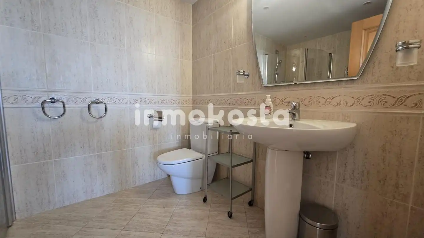 Bathroom of Flat for rent in L'Alfàs del Pi  with Air Conditioner, Terrace and Furnished